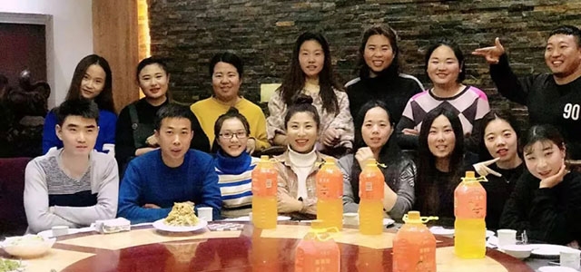 艾易大家庭，共度周末歡樂時光！